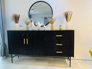 Apartment, 2 Bedrooms, Smoking, Balcony | Bahagian dalam