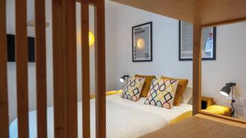 Iron/ironing board, travel crib, WiFi, bed sheets