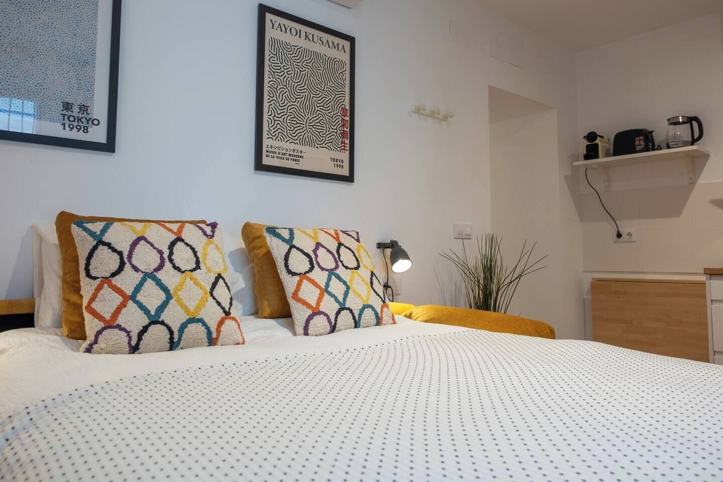 Iron/ironing board, travel crib, WiFi, bed sheets