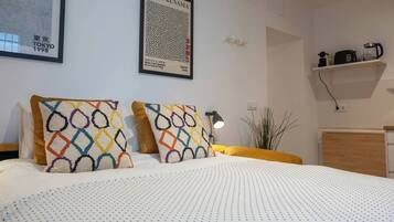 Iron/ironing board, travel crib, WiFi, bed sheets