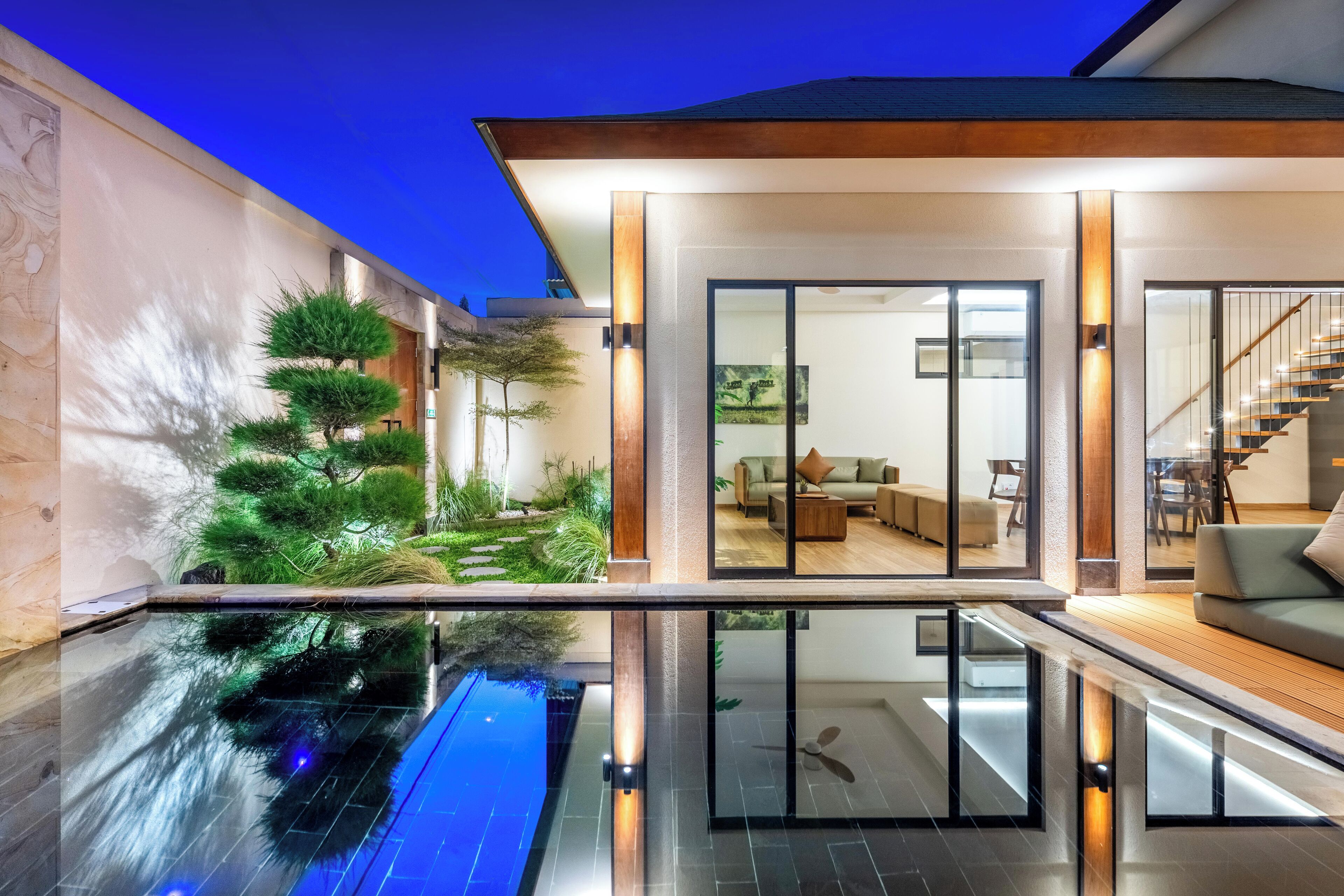 Fachada de la propiedad por la tarde o noche