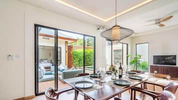 Comfort Villa, 3 Bedrooms, Private Pool | In-room dining