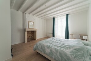 4 bedrooms, WiFi, bed sheets