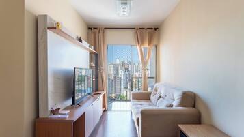 Apartamento básico | Zona de estar | Una televisión