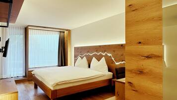 Deluxe Double Room, Balcony, Mountain View | Desk, free WiFi, bed sheets