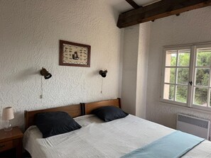 2 bedrooms, WiFi, bed sheets