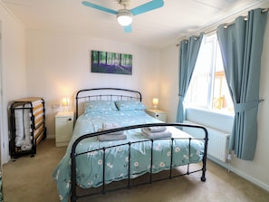 2 quartos, individualmente decorados, individualmente mobiliados