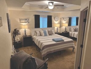 Cuna de viaje, wifi gratis, ropa de cama