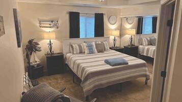 Travel cot, free WiFi, bed sheets