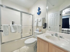 Secador de pelo y toallas