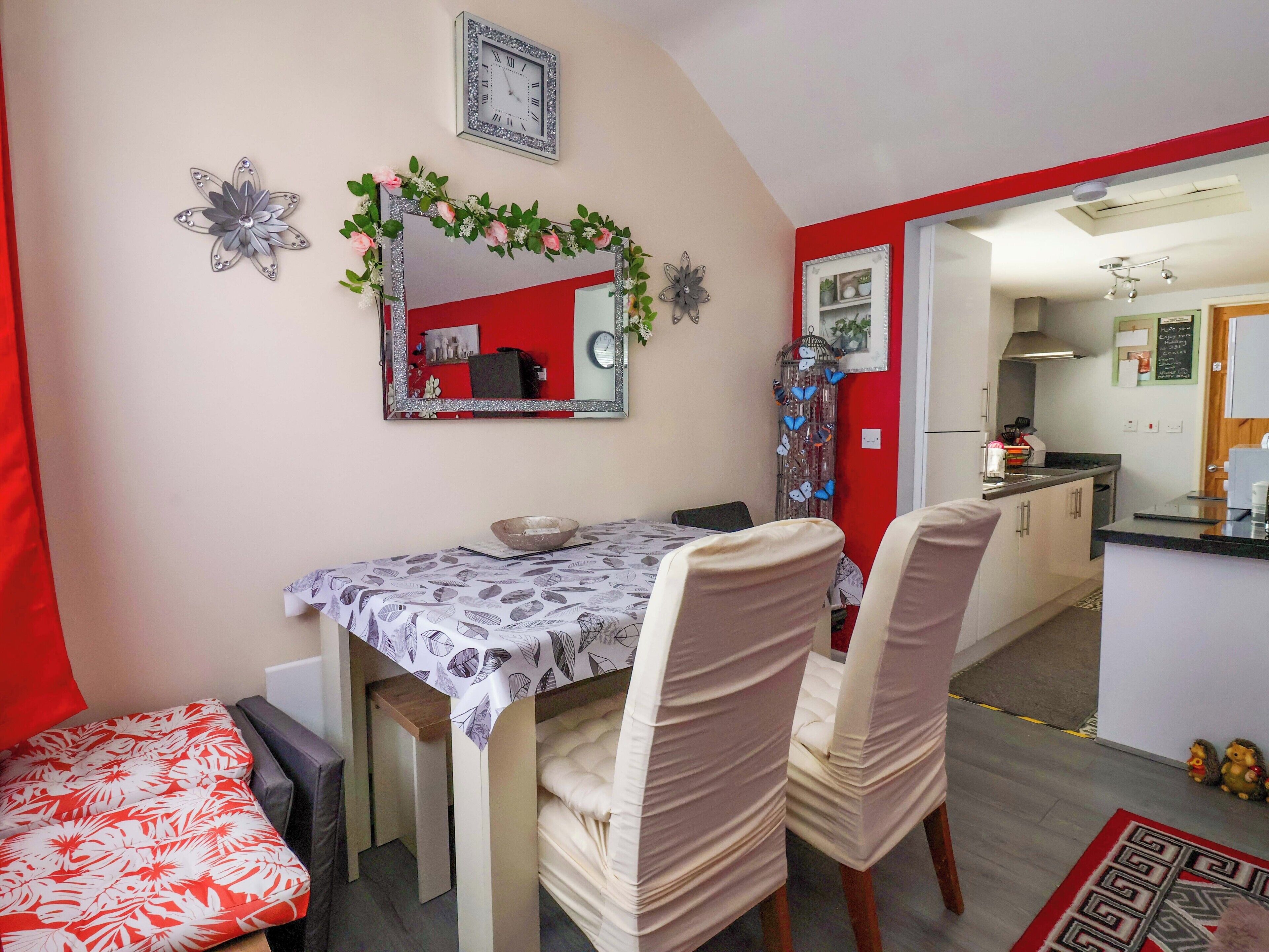 Cottage | Dining