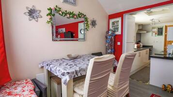Cottage | Dining