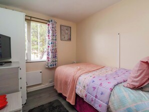 Cottage | 2 bedrooms, individually decorated, individually furnished, free WiFi