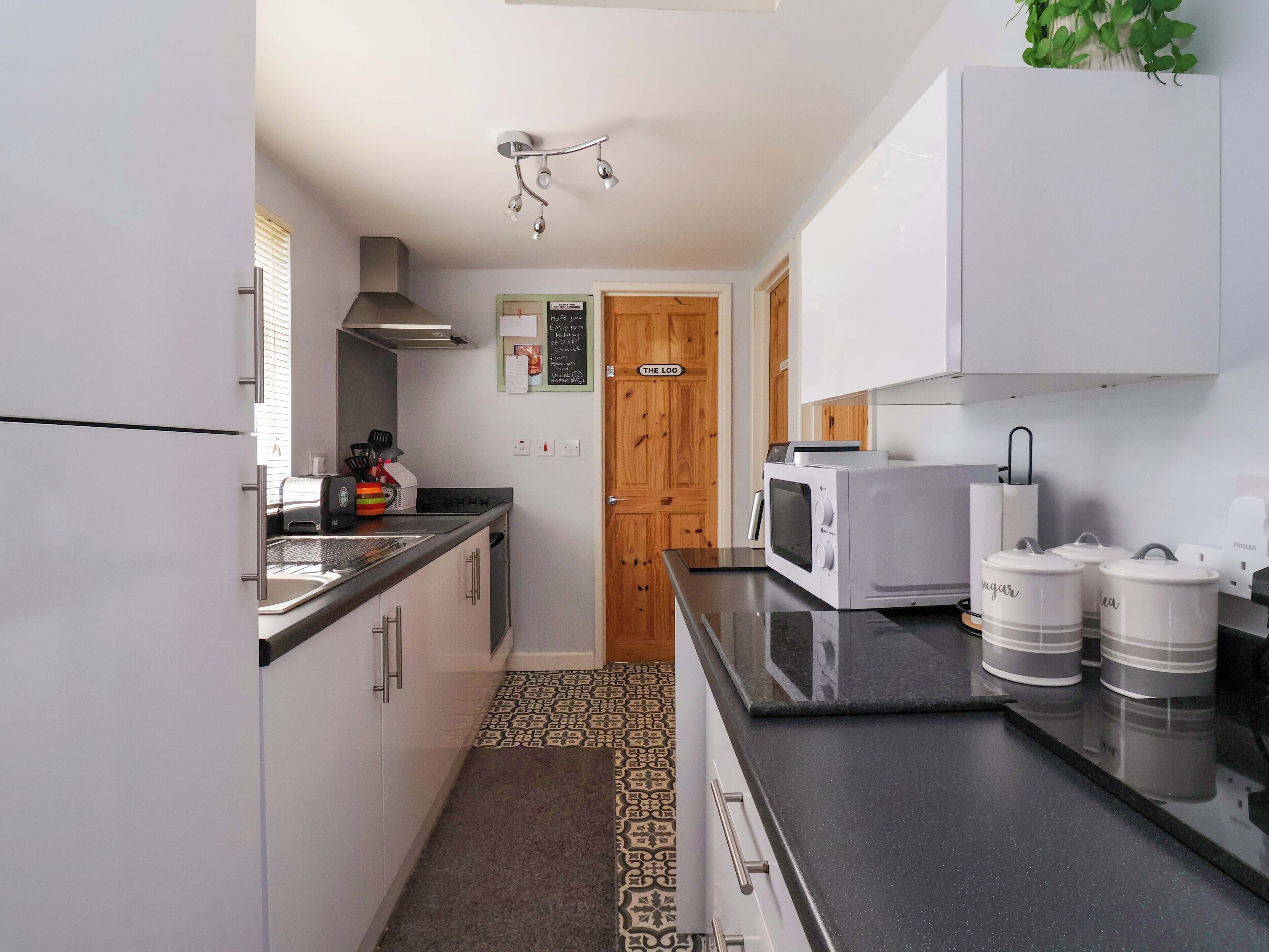 Cottage | Cuisine privée | Batterie de cuisine, vaisselle et ustensiles