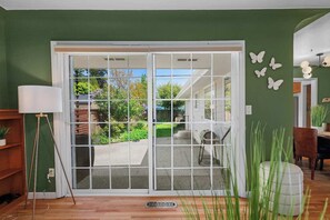 Interior - Forget your worries in this spacious and serene space (Olympia)