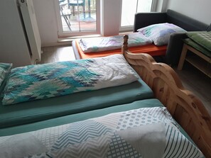 1 bedroom, bed sheets