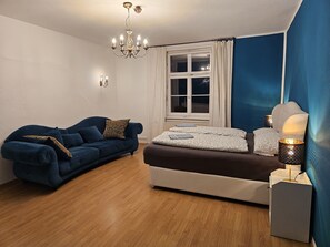 4 bedrooms, iron/ironing board, WiFi, bed sheets