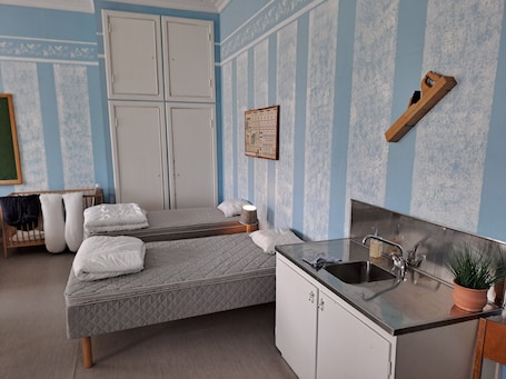 Family Room, Multiple Beds, Non Smoking, Garden View | Laptop workspace, free WiFi