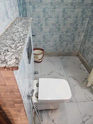 Standard Single Room, City View | Bathroom | Free toiletries, towels, soap, shampoo