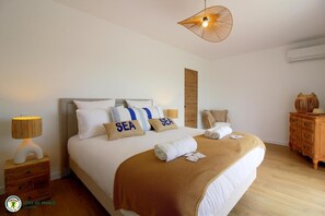 5 bedrooms, iron/ironing board, WiFi, bed sheets