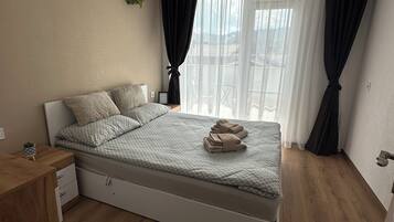 1 slaapkamer, een strijkplank/strijkijzer, wifi, beddengoed