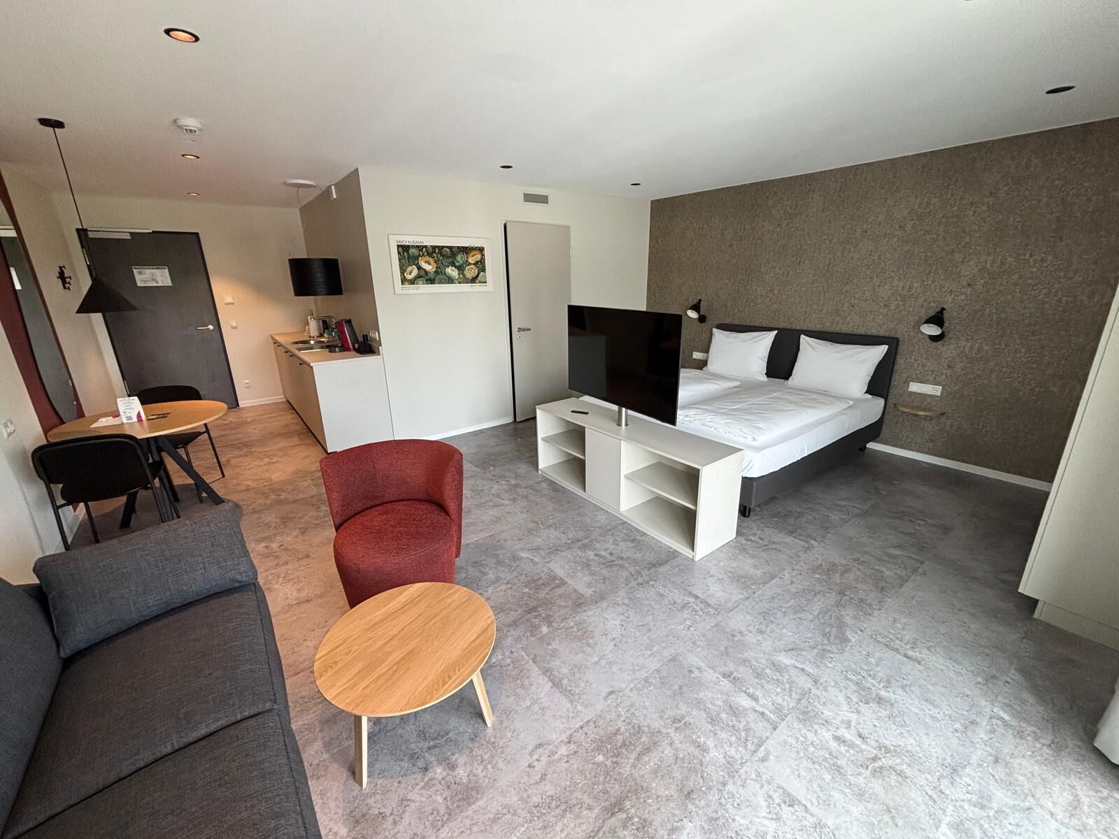 Studio Superior | Meja kerja, kedap suara, dan Wi-Fi gratis