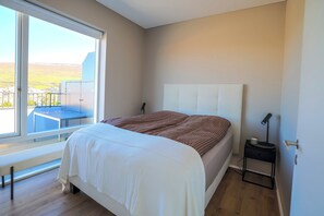 Luxury Apartment, Balcony | Meja, kalis bunyi, seterika/papan seterika, Wi-fi percuma 