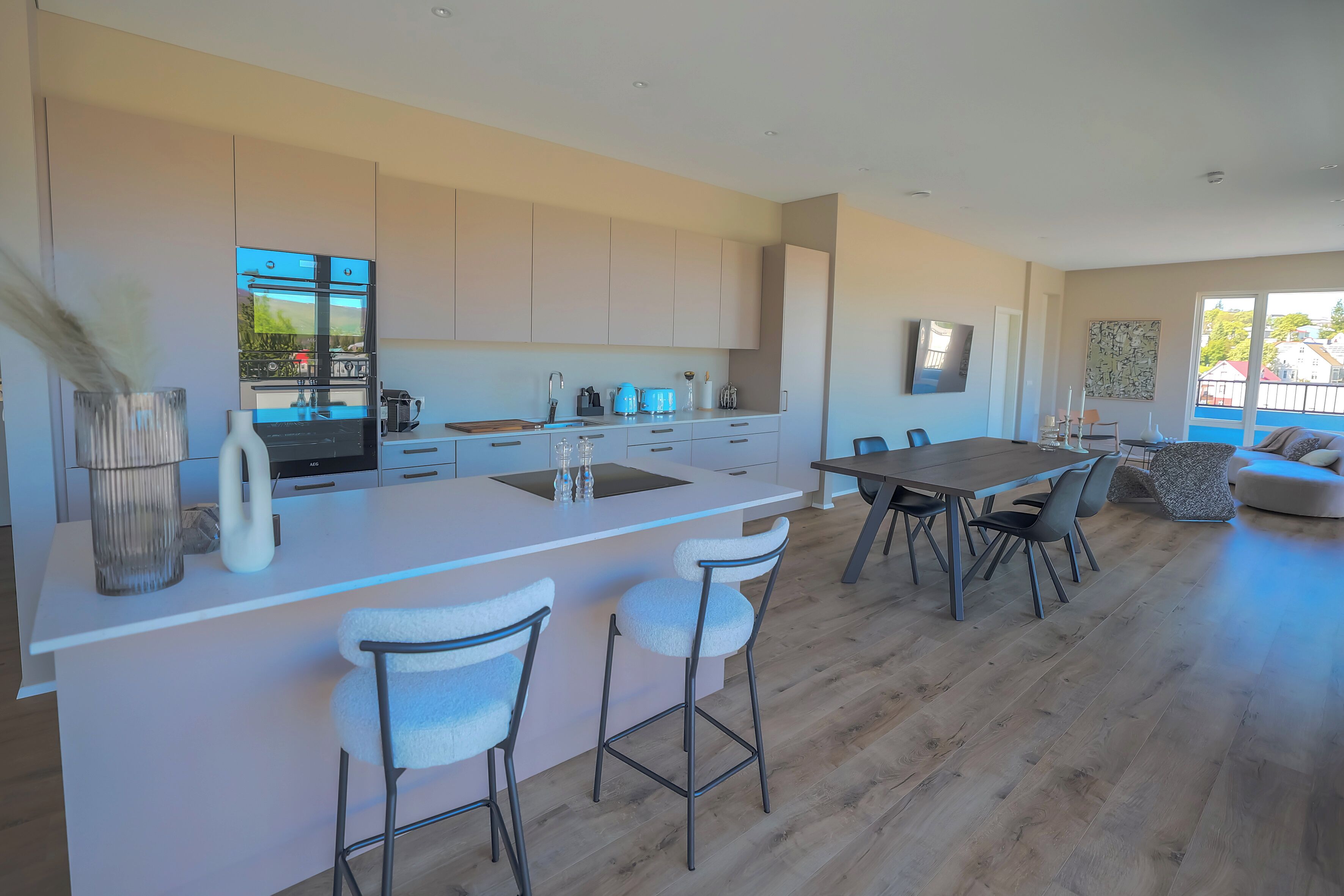 Luxury-Apartment, Balkon | Eigene Küche | Wasserkocher mit Kaffee-/Teezubehör, Wasserkocher, Esstisch