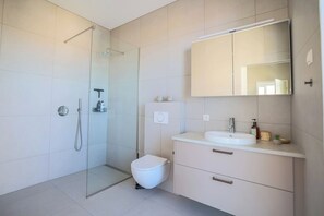 Luxury Apartment, Balcony | Bilik Mandi