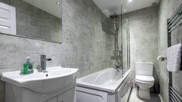 House, 4 Bedrooms | Bathroom | Combined shower/tub, free toiletries, soap, shampoo