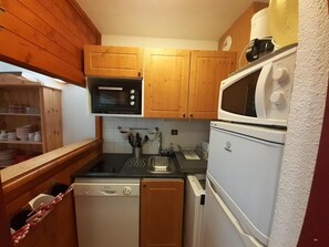 Réfrigérateur, micro-ondes, four, lave-vaisselle