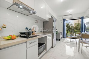 Apartment, 2 Bedrooms, City View | Private kitchen