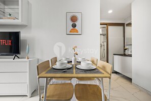 อพาร์ทเมนท์, 2 ห้องนอน, วิวเมือง | ห้องรับประทานอาหาร