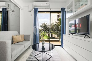 Apartment, 2 Bedrooms, City View | Living area