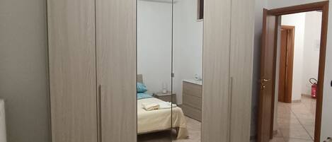 2 chambres, fer et planche à repasser, Wi-Fi gratuit, draps fournis