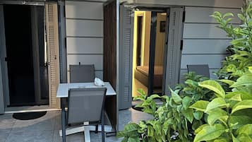 屋外ダイニングエリア