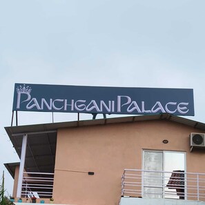 Front of property - Panchgani Palace (Panchgani)