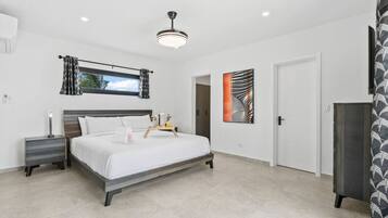 3 slaapkamers, een kluis op de kamer, een bureau