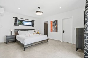 3 habitaciones, caja de seguridad en la habitación y escritorio 