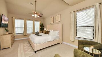 3 slaapkamers, een bureau, een strijkplank/strijkijzer, wifi