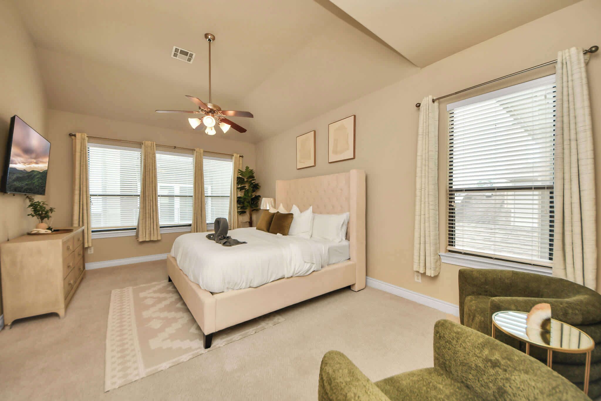 3 soverom, skrivebord, strykejern/-brett og wi-fi