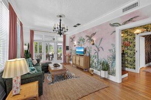 Smart TV, fireplace