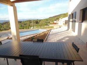 Outdoor dining - New, B&B," coeur-de-Bonnieux"  WiFi and AC in beautiful Bonnieux Luberon France (Bonnieux)