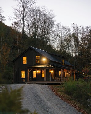 المنشأة من الخارج