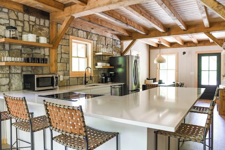 Microwave, oven, stovetop, dishwasher. NEW Cozy 4-bedroom cabin with AC, WiFi, Hot Tub and Fire Place!
