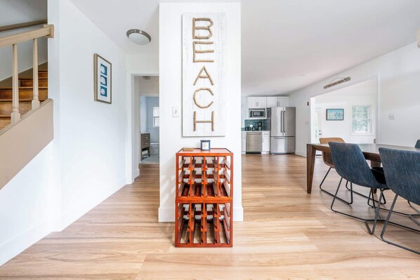 Dining - Charming Garrison Colonial Home in Wellfleet (Wellfleet)