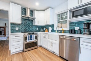 Fridge, microwave, oven, stovetop - Charming Garrison Colonial Home in Wellfleet (Wellfleet)