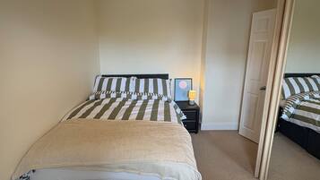 2 bedrooms, iron/ironing board, free WiFi, bed sheets