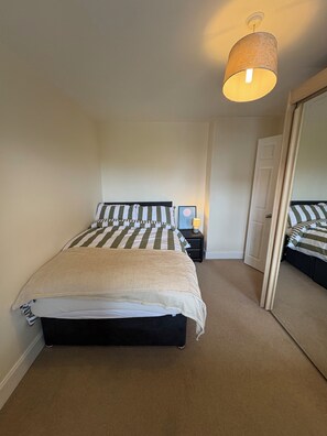 2 Schlafzimmer, Bügeleisen/Bügelbrett, kostenloses WLAN, Bettwäsche