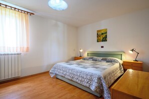 3 bedrooms, free WiFi, bed sheets, wheelchair access - Spatious 3 bedroom, family apartment by the pool in a tranquil setting near Umag (Umag)
